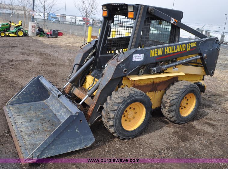 2003 New Holland LS180 skid steer - C3482