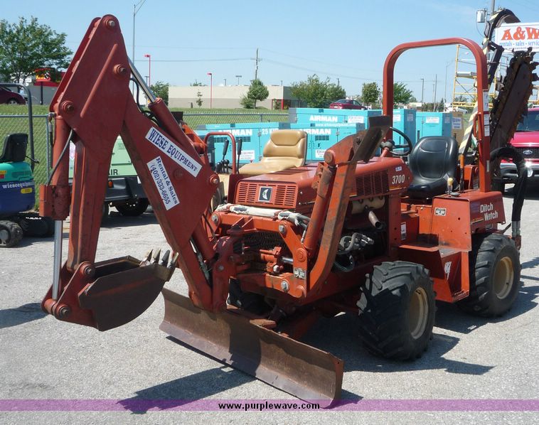 2001 Ditch Witch 3700DD trencher - 5064