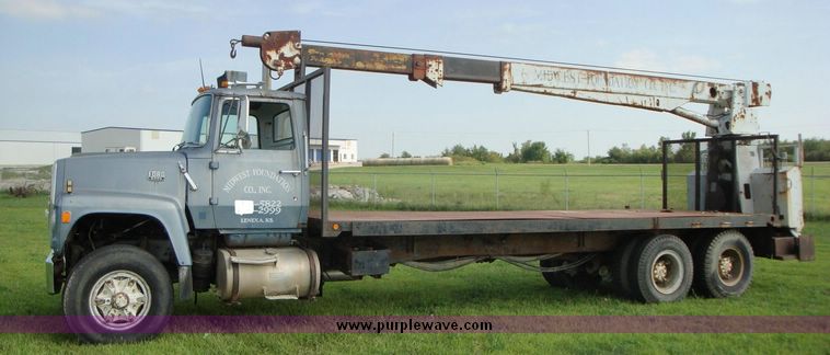 1978 Ford L9000 boom truck - 1200