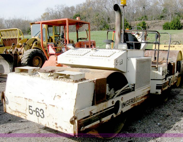 Ingersoll Rand DD-90 vibratory compactor - 8830
