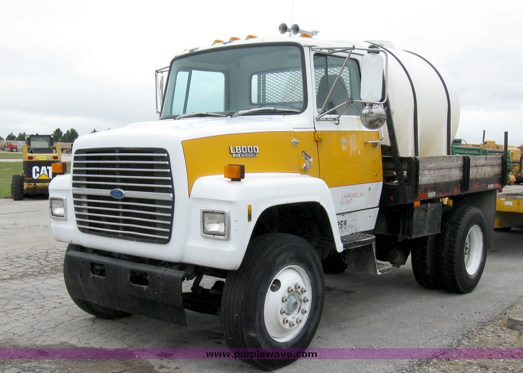 1987 Ford LN8000 water truck - 8026