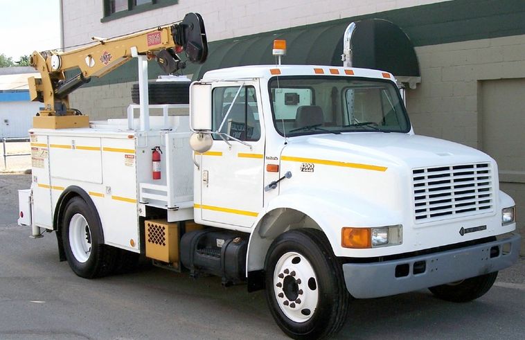 1998 International 4700LP mechanic's truck - 1001