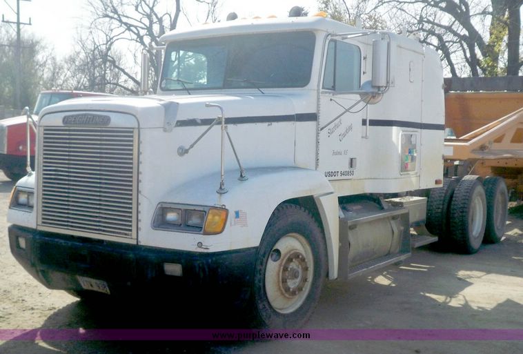 1994 Freightliner semi truck - 5171