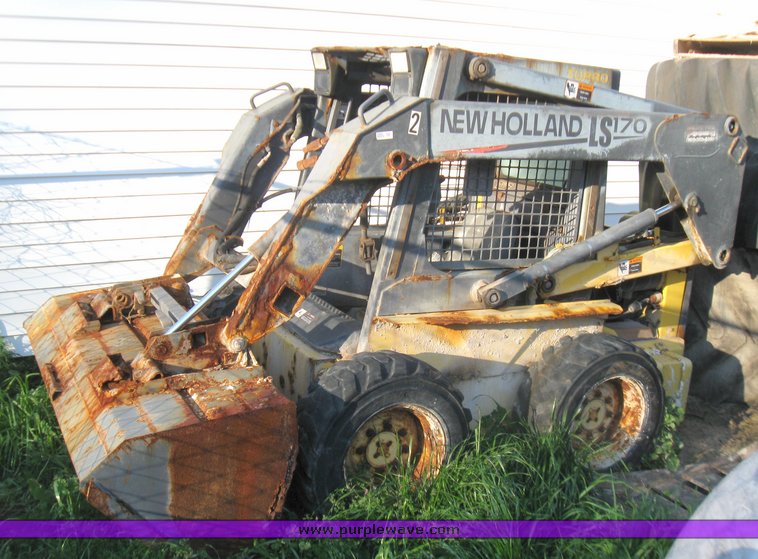 New Holland LS170 skid steer - 5662