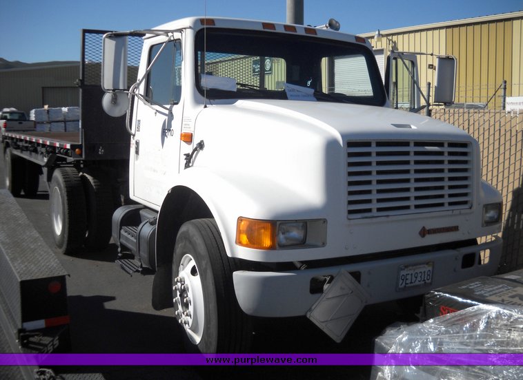 1991 International 4900 4x2 single axle truck and trailer - 8100