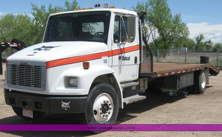2000 Freightliner FL70 flatbed truck - 6706