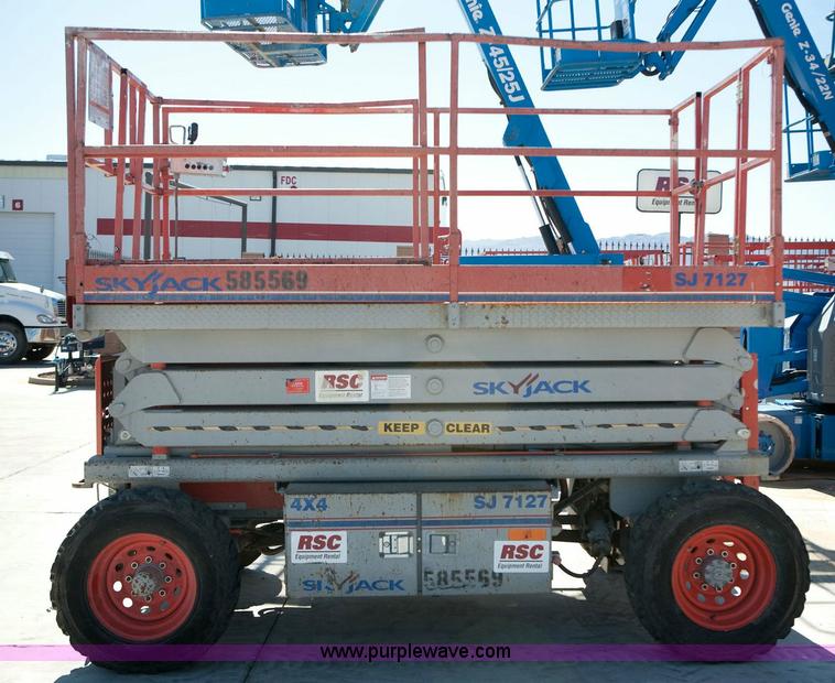 2005 Skyjack SJ 7127 rough terrain scissor lift - 1050