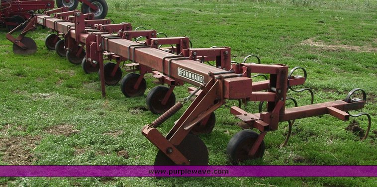 Farm Hand F202B eight-row cultivator - 7345