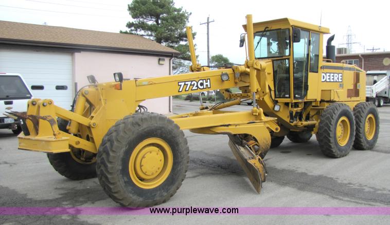 1999 John Deere 772CH motor grader - 5230