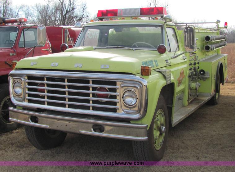 1973 Ford F750 custom cab fire engine - 7055