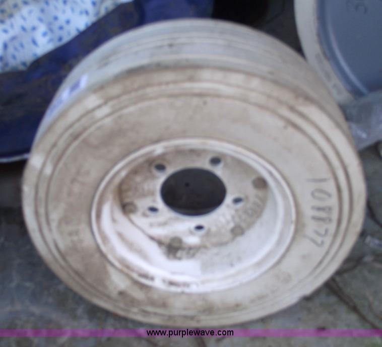 Skyjack tires and wheel - 5577