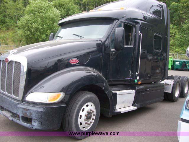 2004 Peterbilt Conventional 387 semi truck - 1465