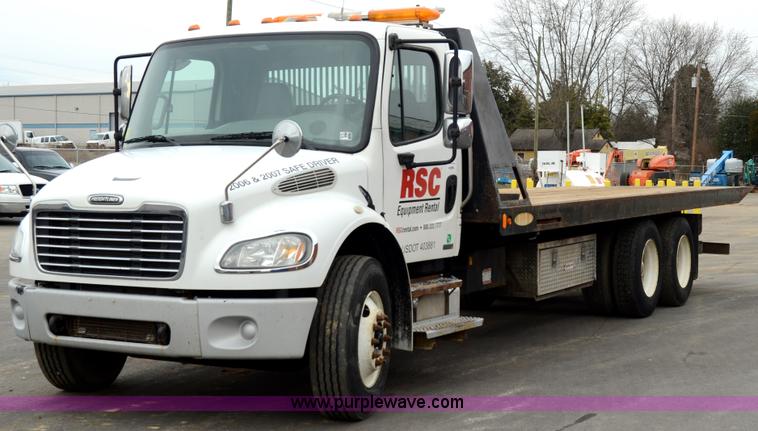 2006 Freightliner M2 106 medium duty rollback truck - 6041
