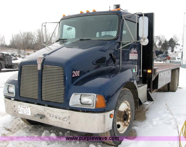 1997 Kenworth T300 flatbed truck - 5550