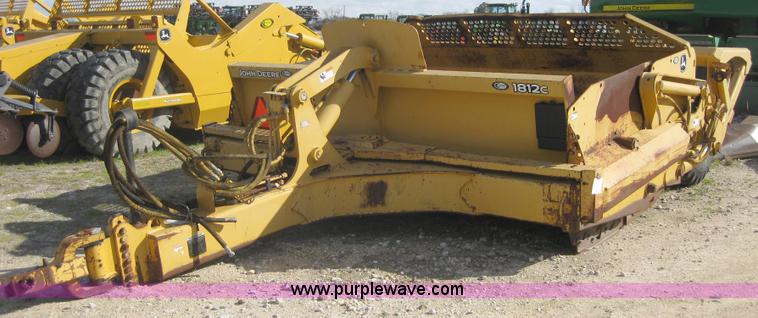 2004 John Deere 1812C pull type pivot scraper - 1602