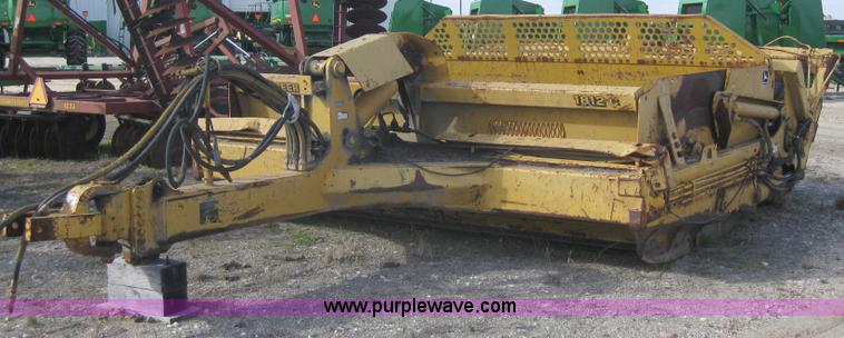 2000 John Deere 1812C pull type pivot scraper - 1603