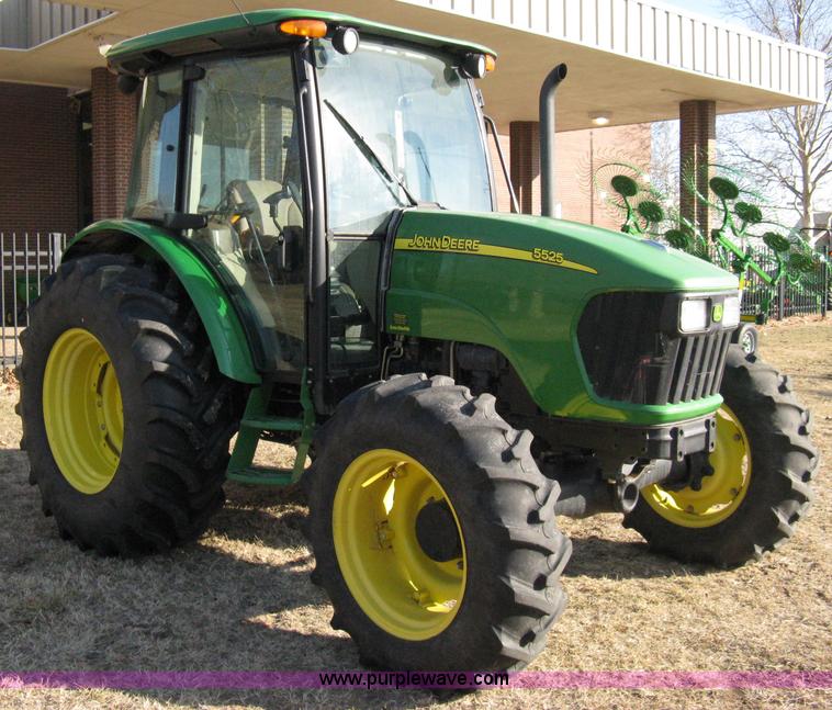 2005 John Deere 5525 MFWA tractor - 8212