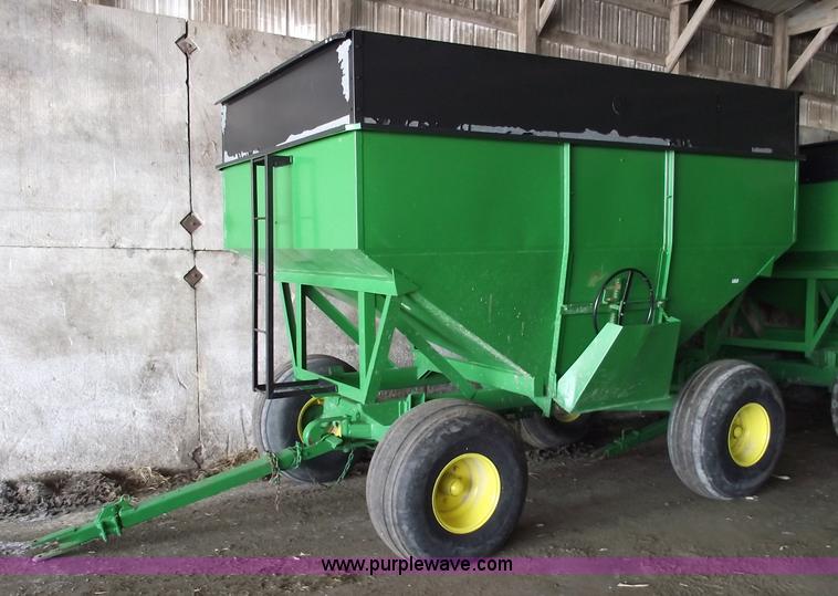 375 bushel gravity wagon - 5472