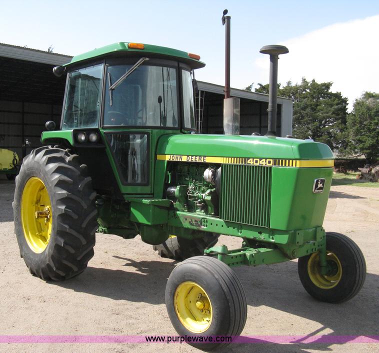 John Deere 4040 tractor - 8127