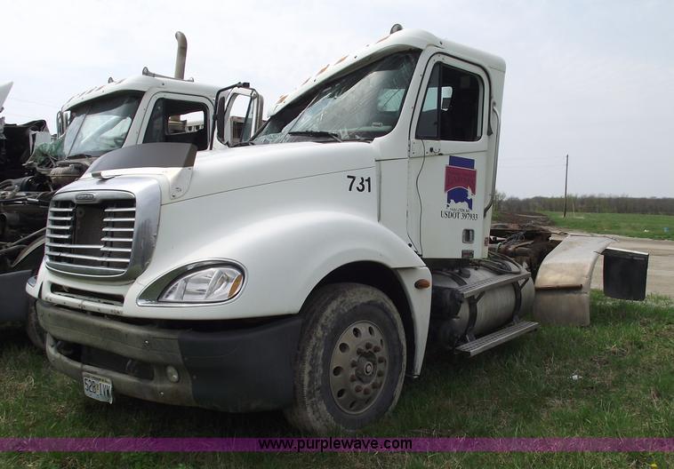 2005 Freightliner CL120 semi truck - 5370