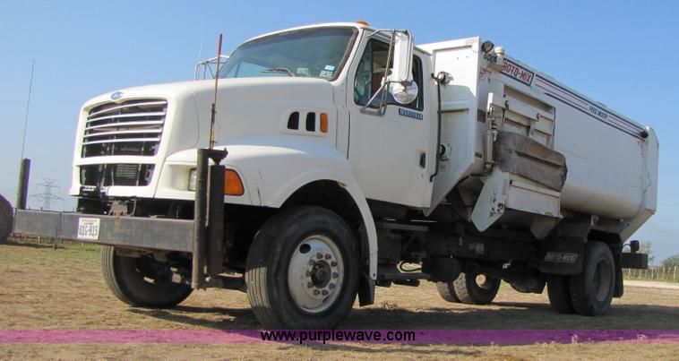 1997 Ford Louisville feed truck with Roto-mix 600-16 mixer - A4660