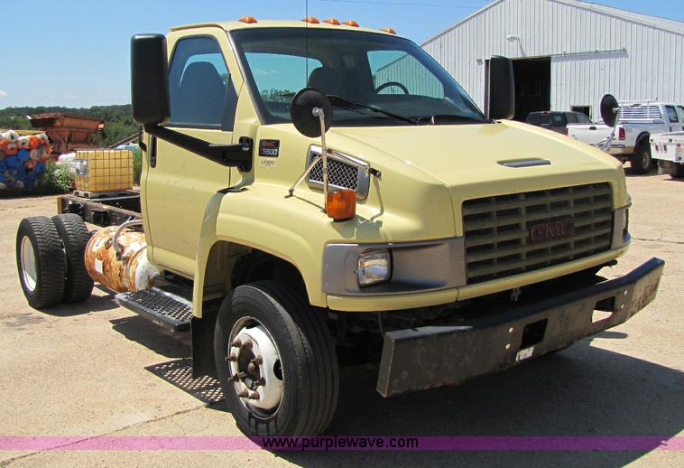 2005 GMC C5500 truck cab and chassis - A5063