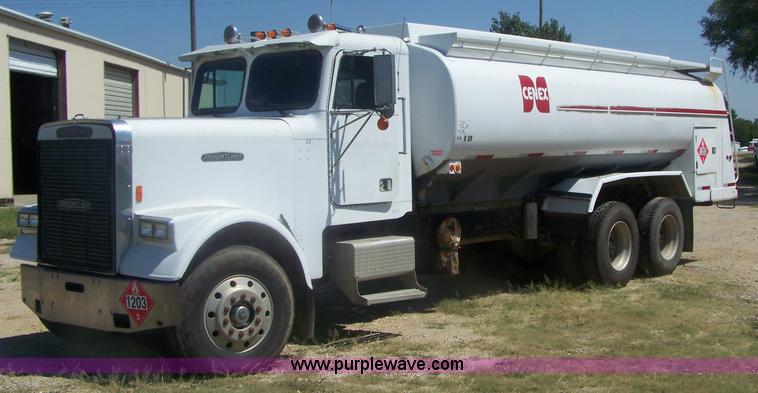 1987 Freightliner FLC-64T fuel tanker truck - D8504