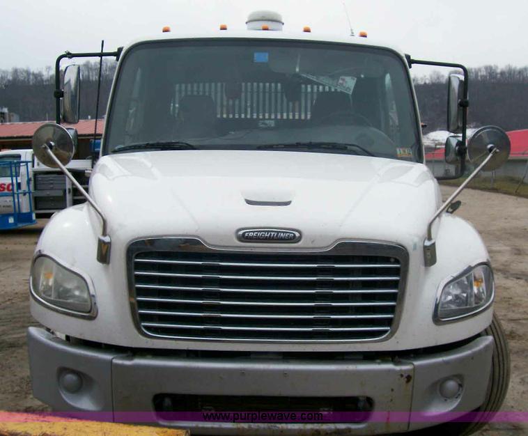 2006 Freightliner M2 106 roll back truck - A1873
