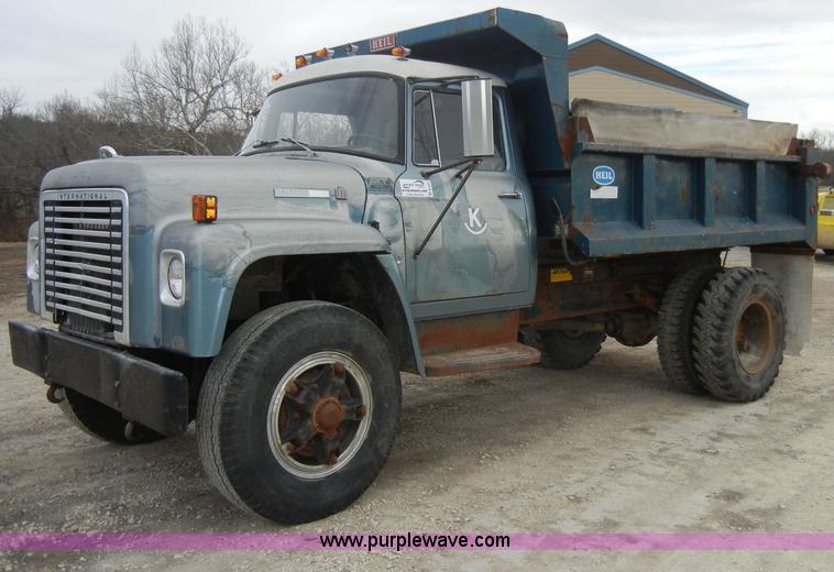 1977 International Loadstar 1700 dump truck - A3471
