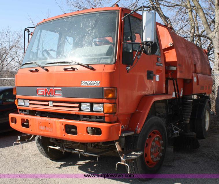 1992 GMC W7000 street sweeper - A6963