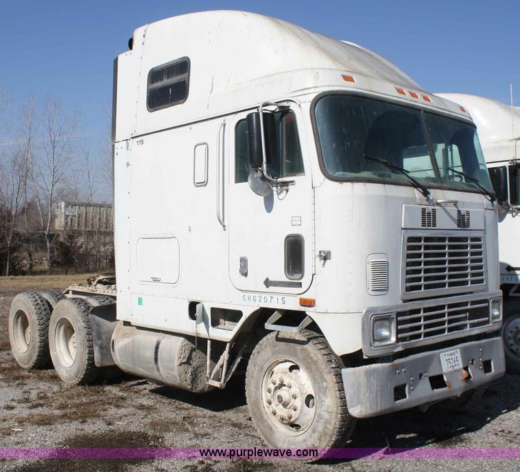 1995 International 9600 semi truck - A6978
