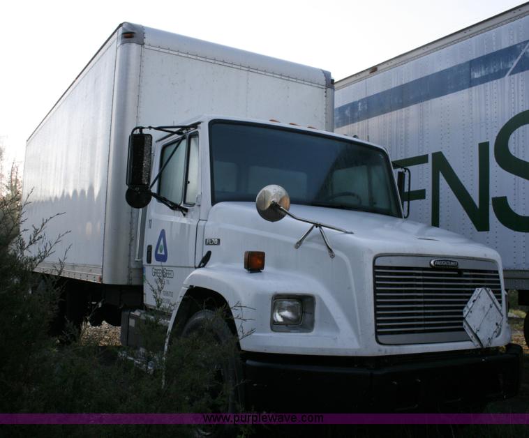 2002 Freightliner FL70 box truck - A4935