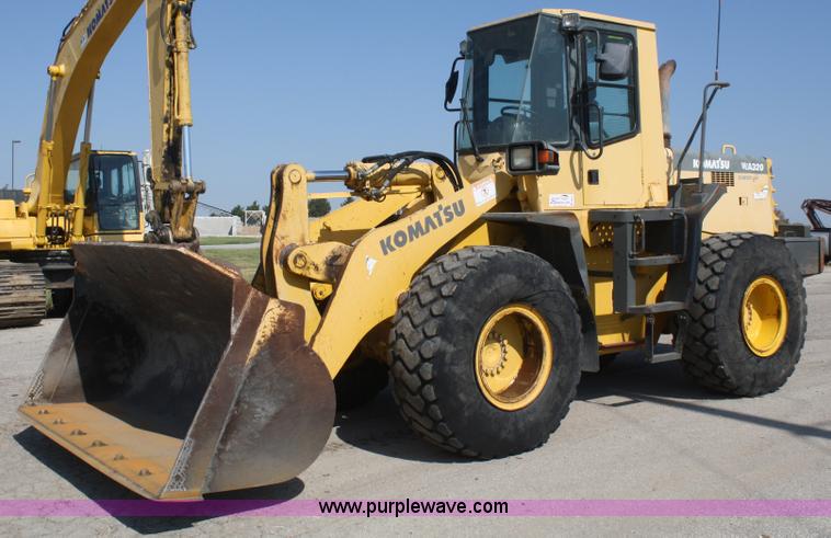 2000 Komatsu WA320-3MC wheel loader - B6811