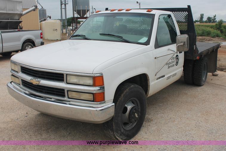 1993 Chevrolet 3500 flatbed pickup truck - C2678