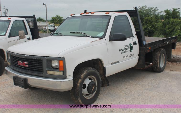 1997 GMC Sierra 3500 flatbed pickup truck - C2679