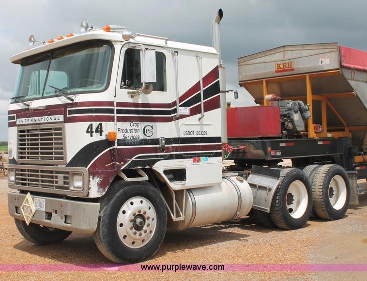 1985 International 9670 semi truck - C2687