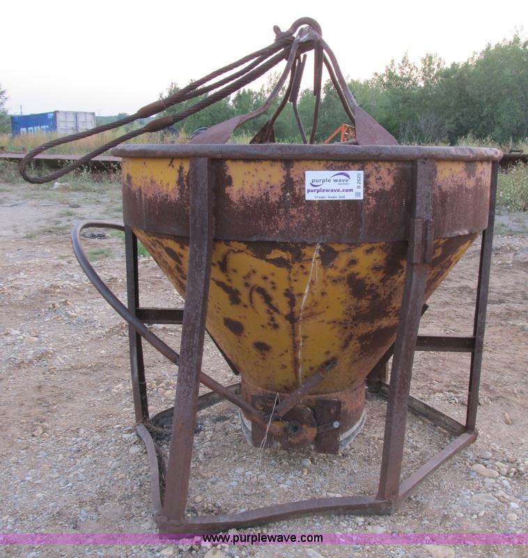 1994 concrete bucket - B2820