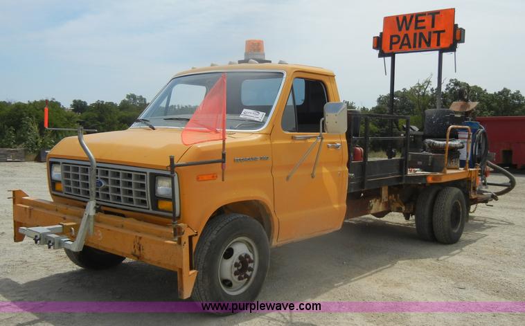 1988 Ford Econoline 350 paint striper van - D4409