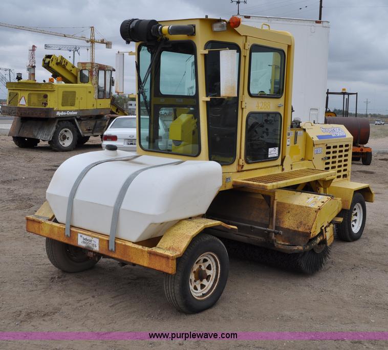 2004 Superior DT80C broom - C3020