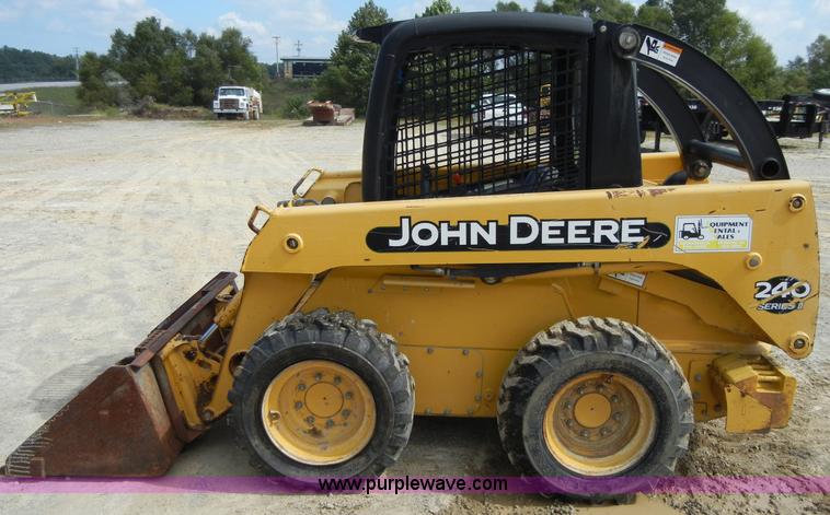 2003 John Deere 240 Series II skid steer - F7502