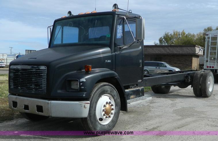 1995 Freightliner FL60 semi truck - G7503