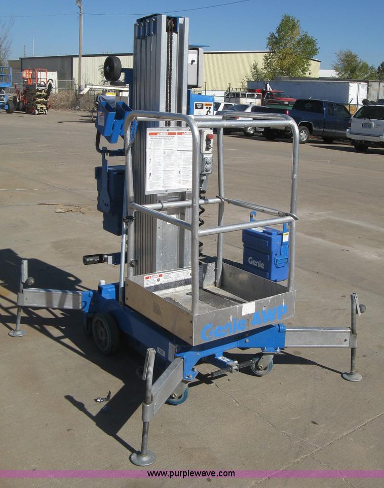 Genie AWP-24 electric man lift - M9100