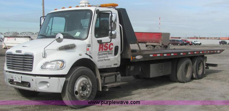 2006 Freightliner M2 Business Class rollback truck - C2935