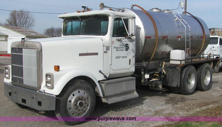 1985 International F9370 water truck - C2969