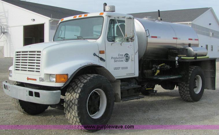 1991 International 4900 tanker truck - C3000