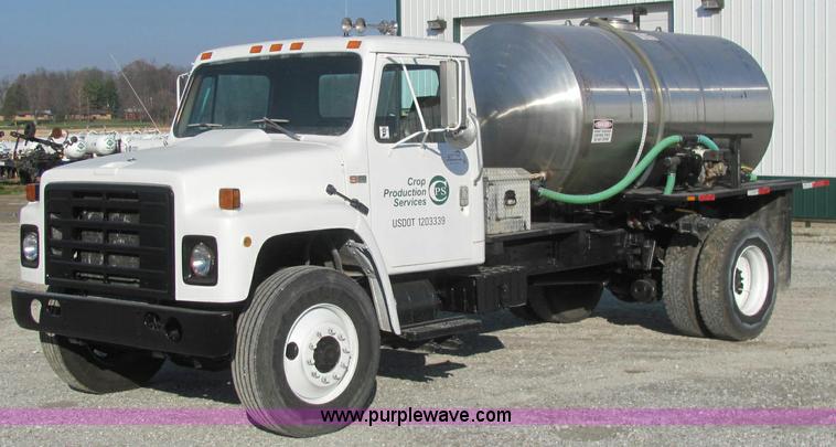 1986 International S1954 tanker truck - E2513
