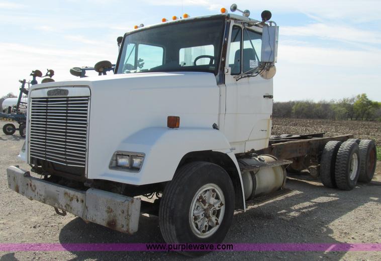 1989 Freightliner FLC11264 semi truck - E3546