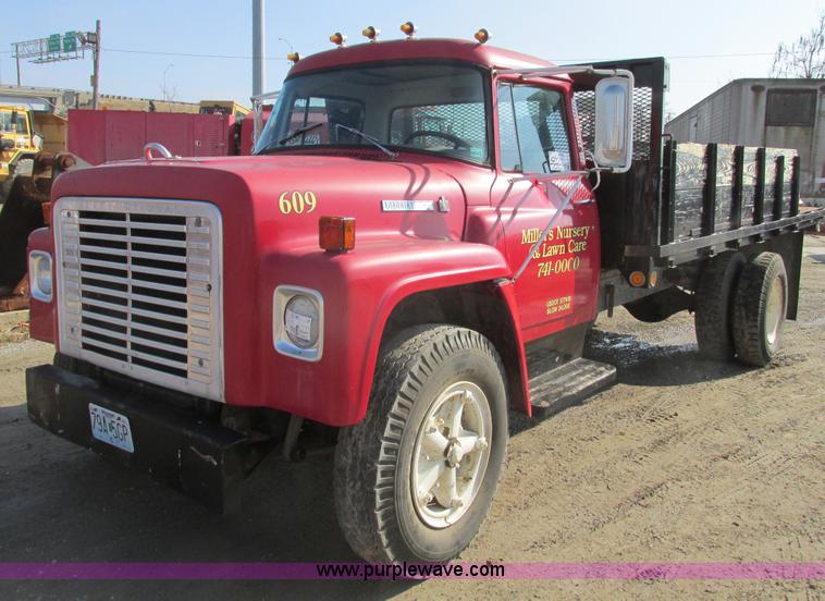 1977 International Loadstar 1700 dump truck - E2832