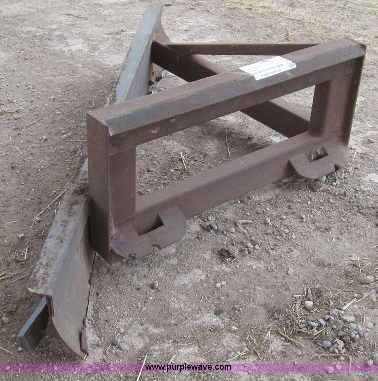 Quick attach front feed pusher - G5652