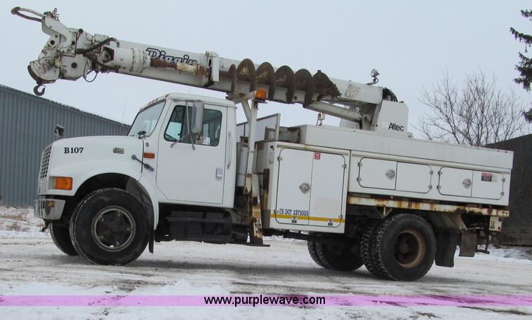 1997 International 4700 Digger Derrick truck - F5919